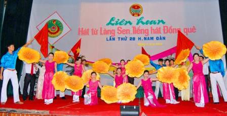 Nam Đàn: Chung kết Liên hoan Hát từ Làng Sen - Tiếng hát đồng quê năm 2010.