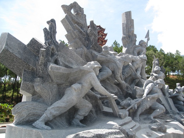 Khánh thành cụm tượng đài 10 nữ TNXP anh hùng Ngã ba Đồng Lộc