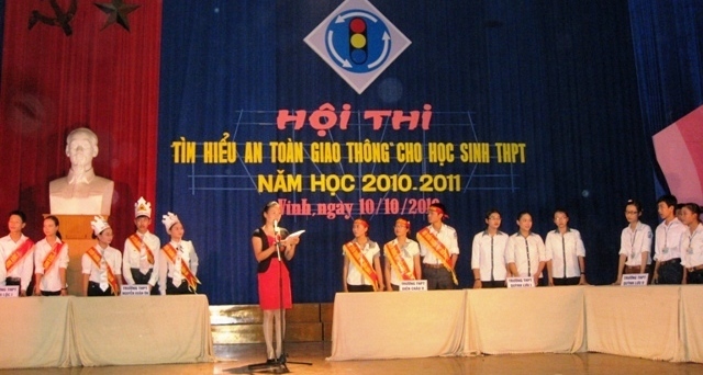 Hội thi “Tìm hiểu ATGT cho học sinh THPT” năm 2010