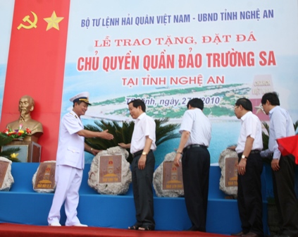 Nghệ An tiếp nhận đá chủ quyền quần đảo Trường Sa