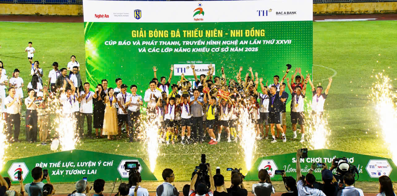 Bế mạc Giải Bóng đá Thiếu niên - Nhi đồng Cúp Báo và phát thanh, truyền hình Nghệ An lần thứ 27
