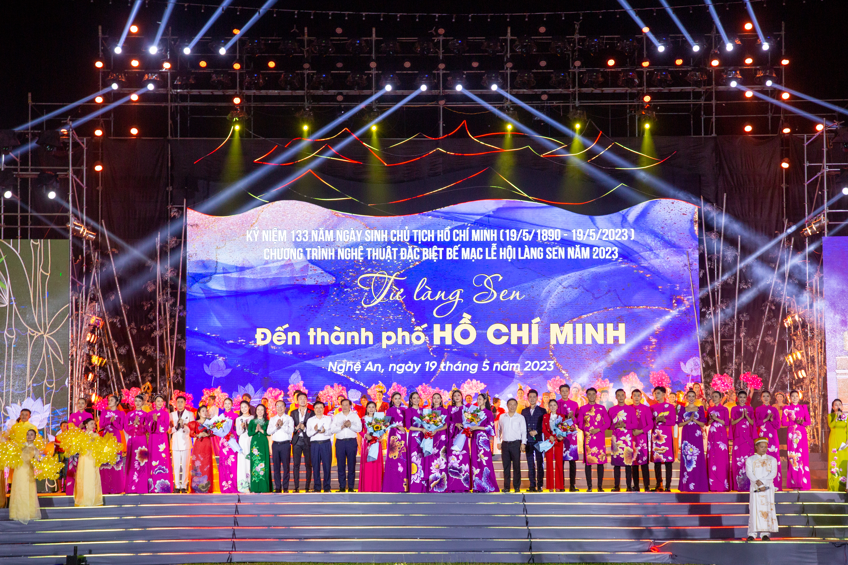 Bế mạc Lễ hội Làng Sen và chương trình nghệ thuật đặc biệt “Từ Làng Sen đến Thành phố Hồ Chí Minh”