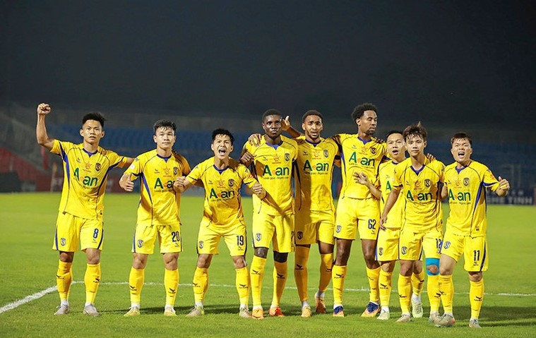 Sông Lam Nghệ An đánh bại Hồng Lĩnh Hà Tĩnh ở trận "derby xứ Nghệ"