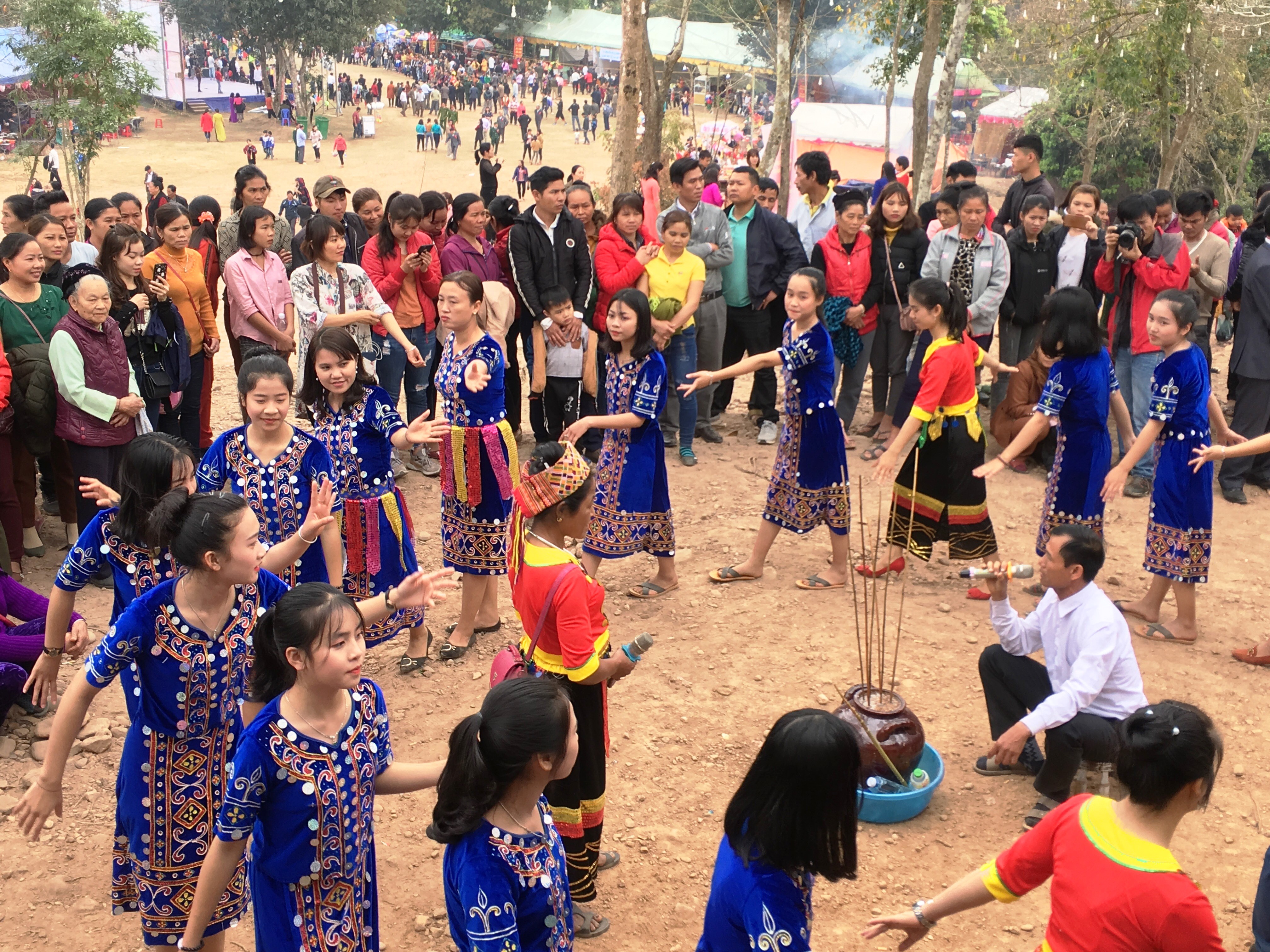 Tập huấn bảo tồn - truyền dạy văn hóa phi vật thể về dân ca, dân vũ, dân nhạc của dân tộc Khơ Mú