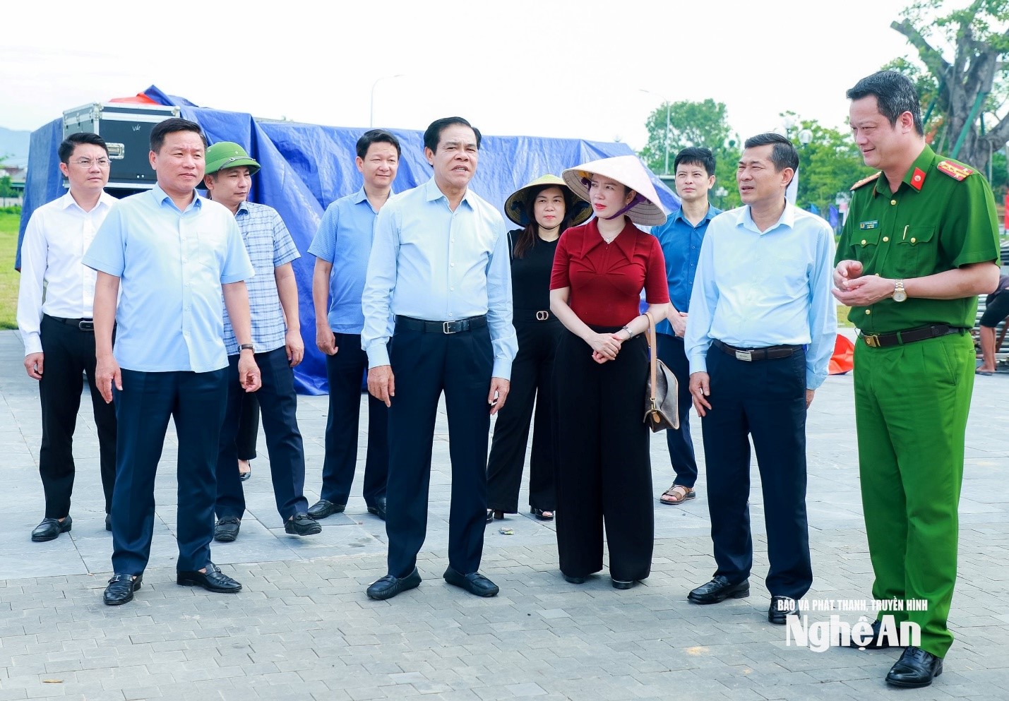 Chủ tịch UBND tỉnh Võ Trọng Hải kiểm tra công tác chuẩn bị khai mạc Lễ hội Làng Sen
