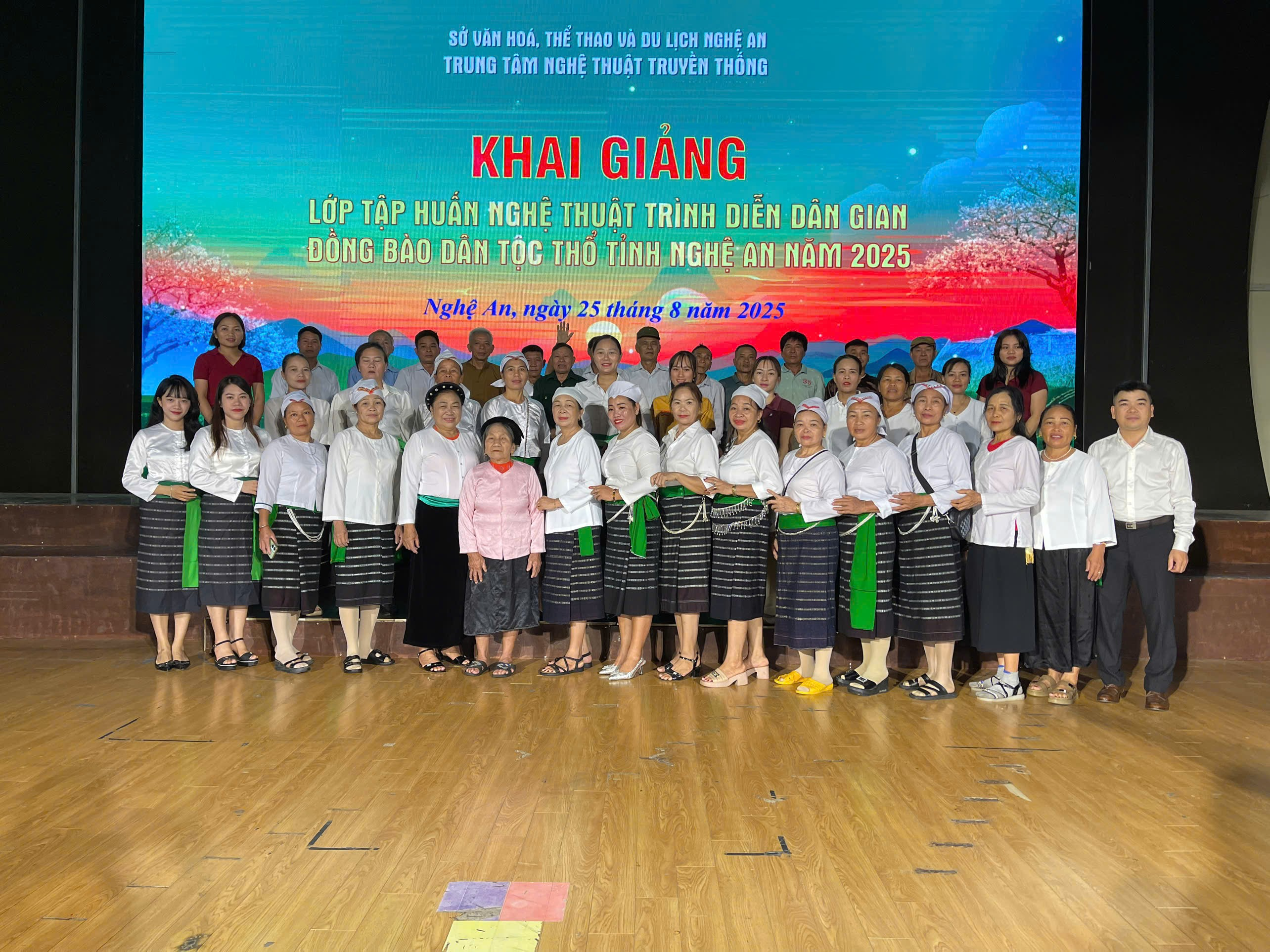 Nghệ An mở lớp tập huấn nghệ thuật trình diễn dân gian cho đồng bào dân tộc Thổ