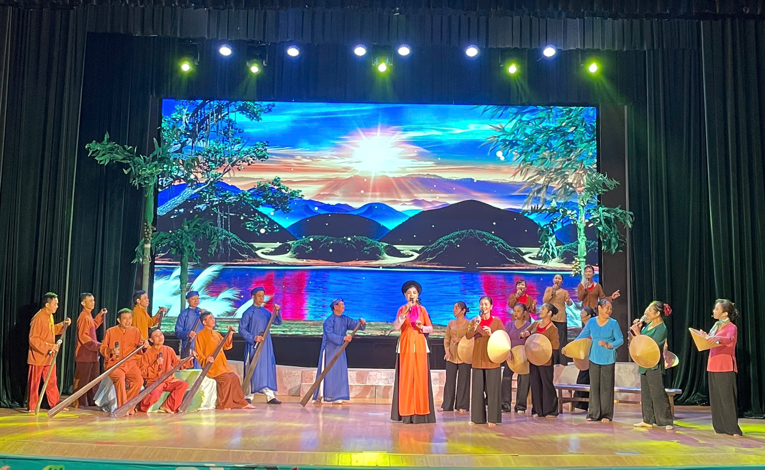 Bế giảng lớp truyền dạy dân ca Ví, Giặm Nghệ Tĩnh cho các CLB trên địa bàn tỉnh Nghệ An năm 2025