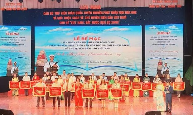 Thư viện Nghệ An đạt giải xuất sắc tại Liên hoan Tuyên truyền giới thiệu sách toàn quốc “Việt Nam - Đất nước bên bờ sóng”
