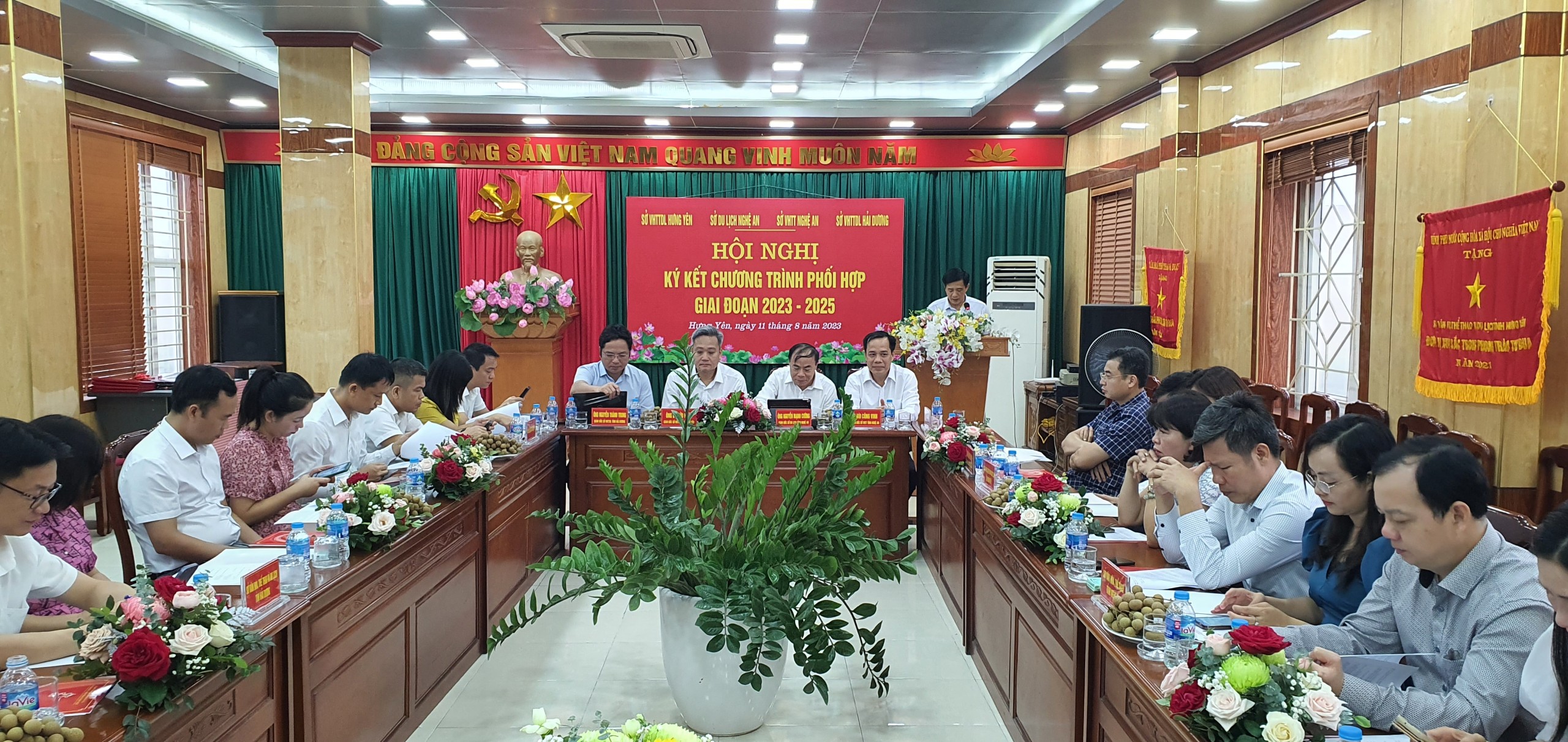 Hội nghị ký kết chương trình phối hợp về hoạt động văn hóa, thể thao, du lịch giữa các tỉnh Nghệ An, Hưng Yên và Hải Dương