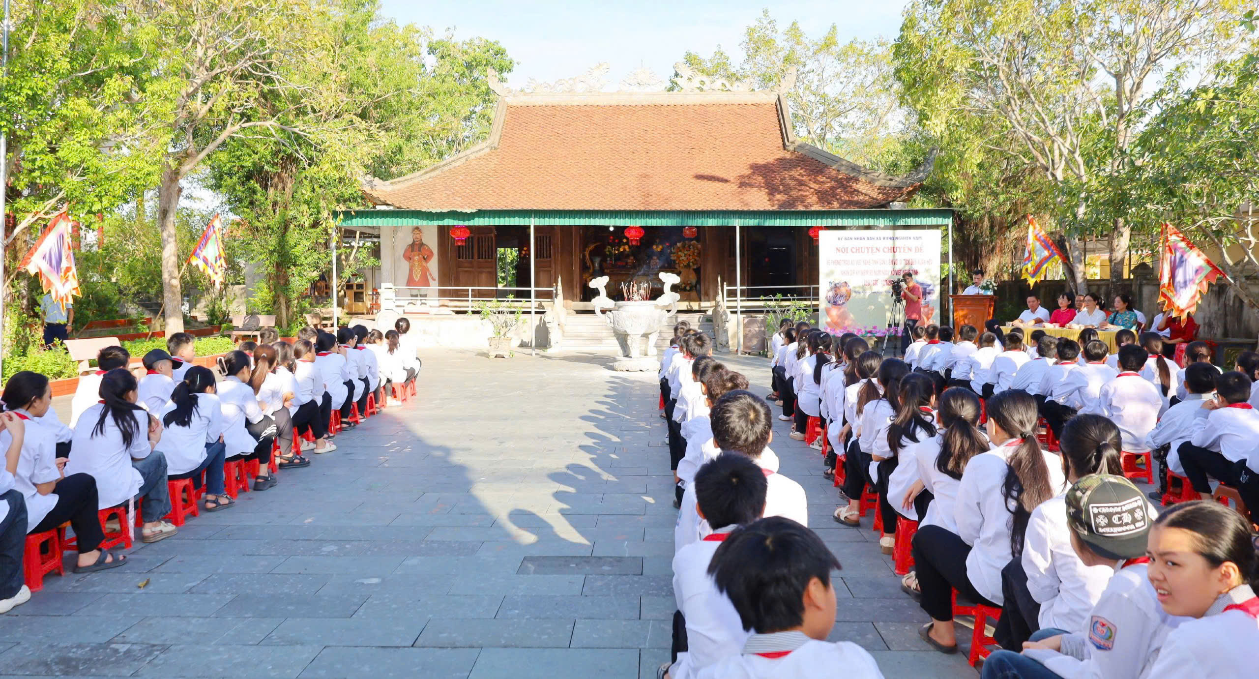 Nói chuyện truyền thống nhân dịp kỷ niệm 95 năm Xô viết Nghệ Tĩnh