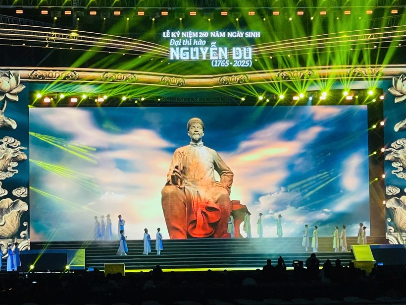 Hà Tĩnh kỷ niệm 260 năm Ngày sinh Đại thi hào Nguyễn Du