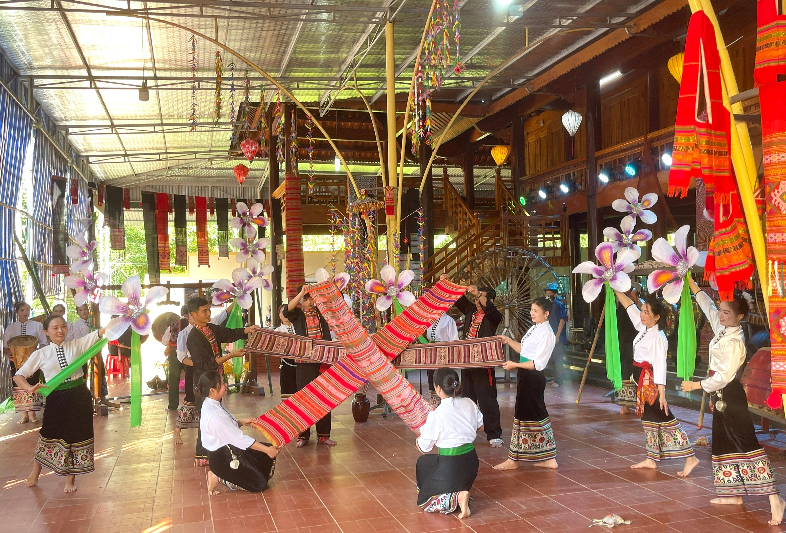 Bế mạc các lớp Tập huấn truyền dạy, thực nghiệm mô hình tìm hiểu, bảo vệ văn hóa phi vật thể dân tộc Thái tại các xã Quỳ Châu và Mường Ham