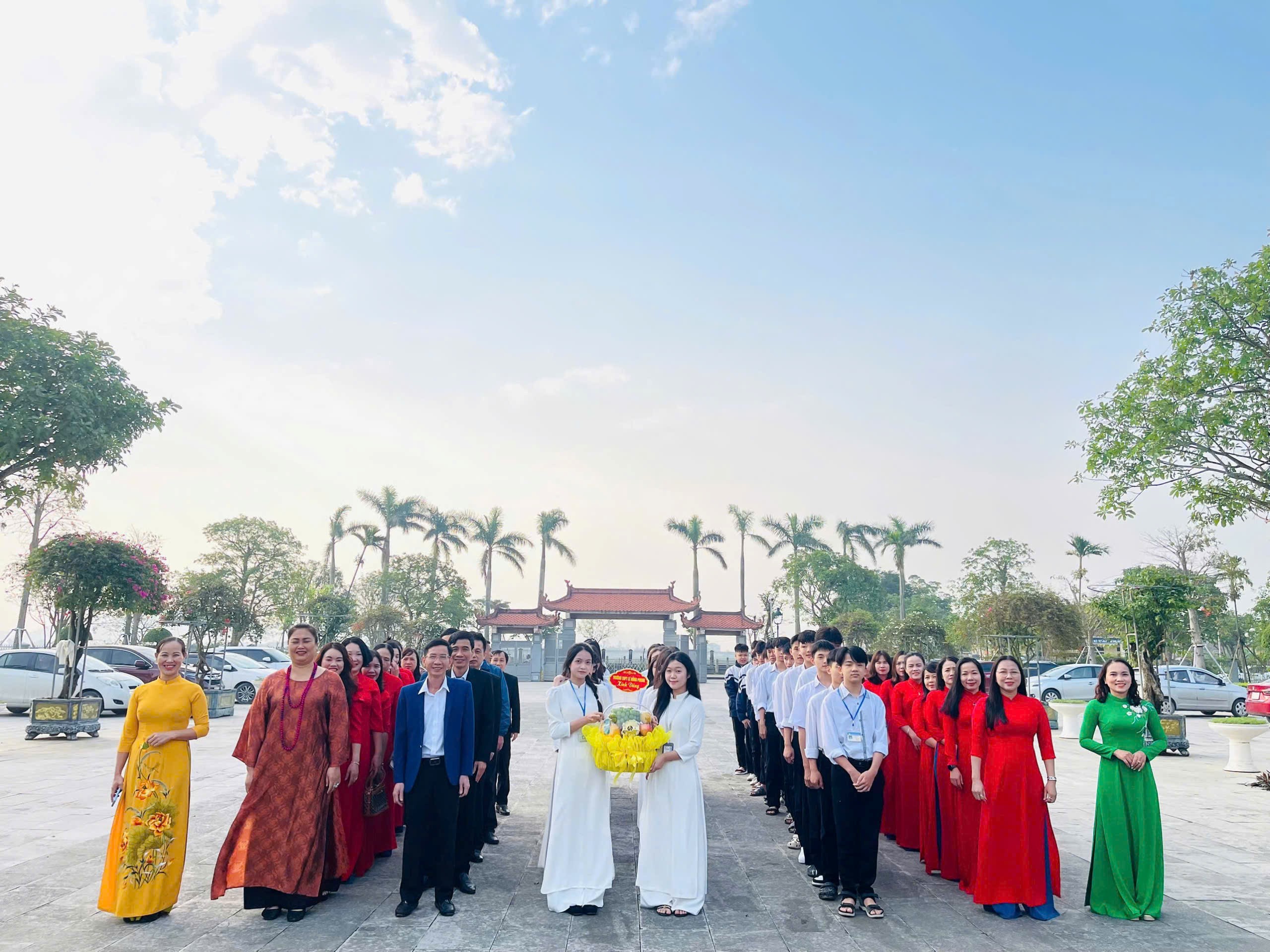 Hàng ngàn lượt khách về dâng hương tưởng niệm Tổng Bí thư Lê Hồng Phong nhân kỷ niệm Ngày thành lập Quân đội Nhân dân Việt Nam