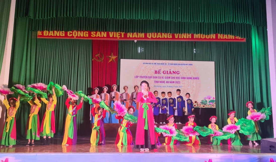 Bế giảng lớp truyền dạy dân ca Ví, Giặm tại huyện Đô Lương