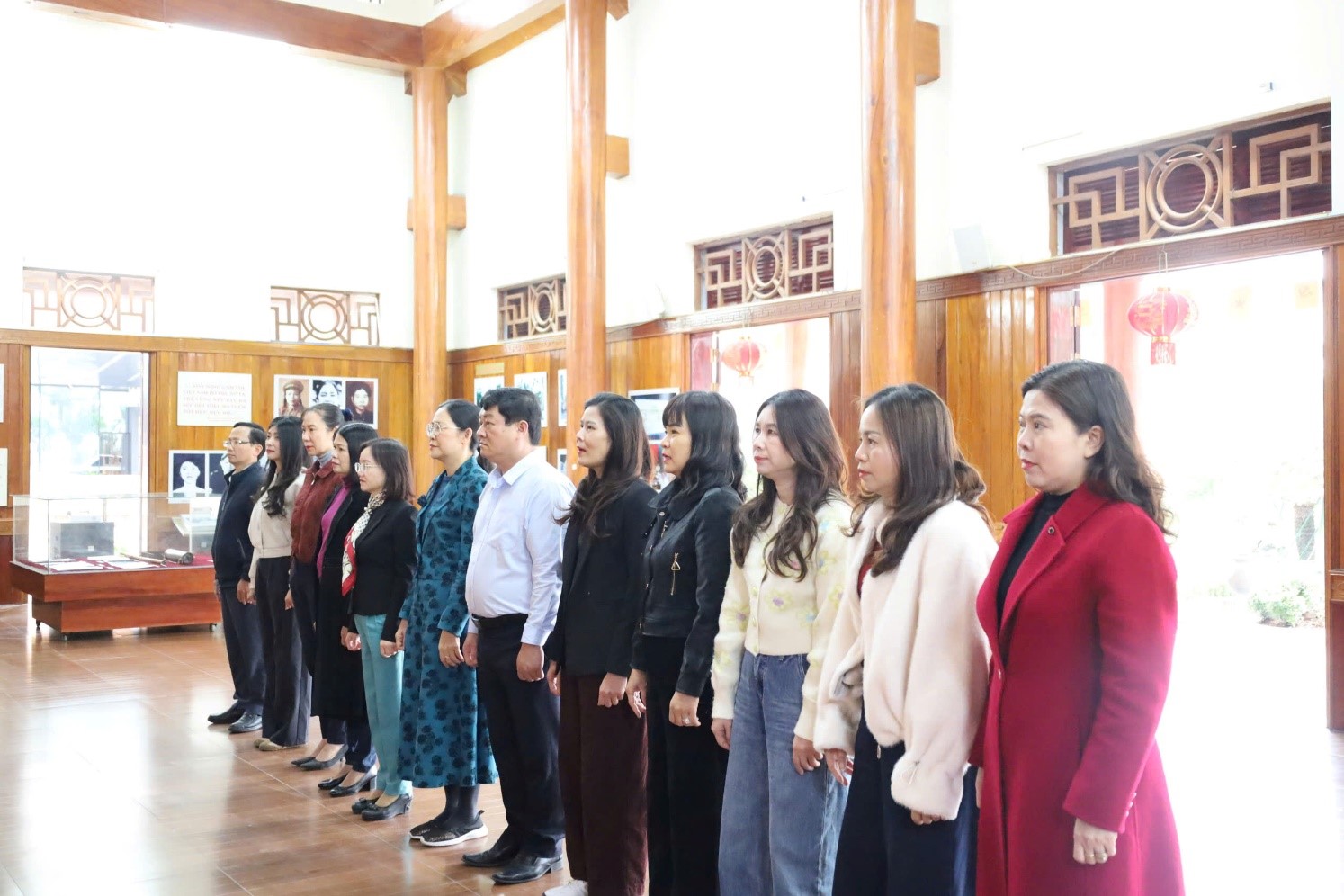 Đoàn ĐBQH tỉnh Quảng Ngãi dâng hương tưởng niệm đồng chí Nguyễn Thị Minh Khai