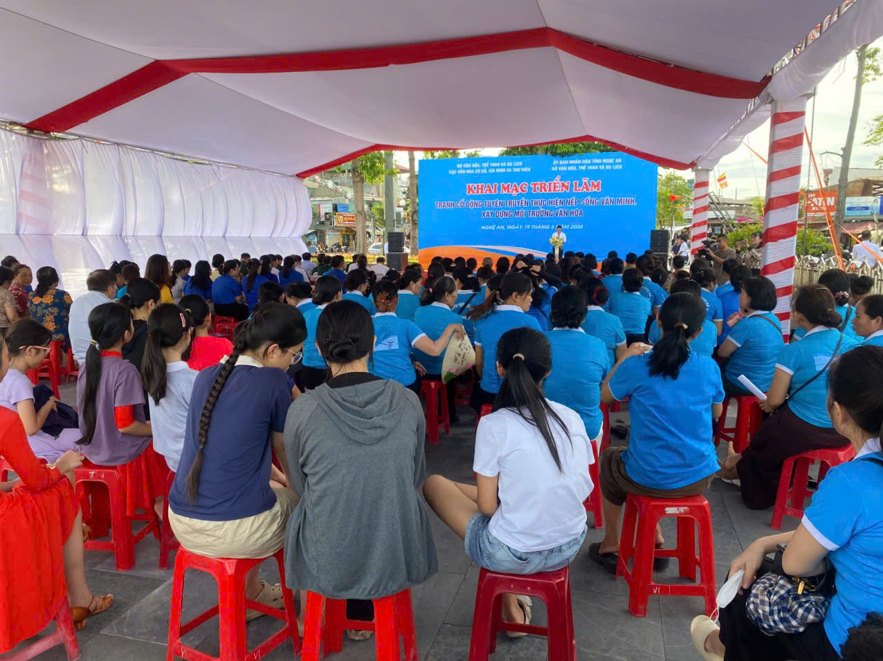Nghệ An khai mạc Triển lãm Tranh cổ động tấm lớn về  “Thực hiện nếp sống văn minh, xây dựng môi trường văn hóa”