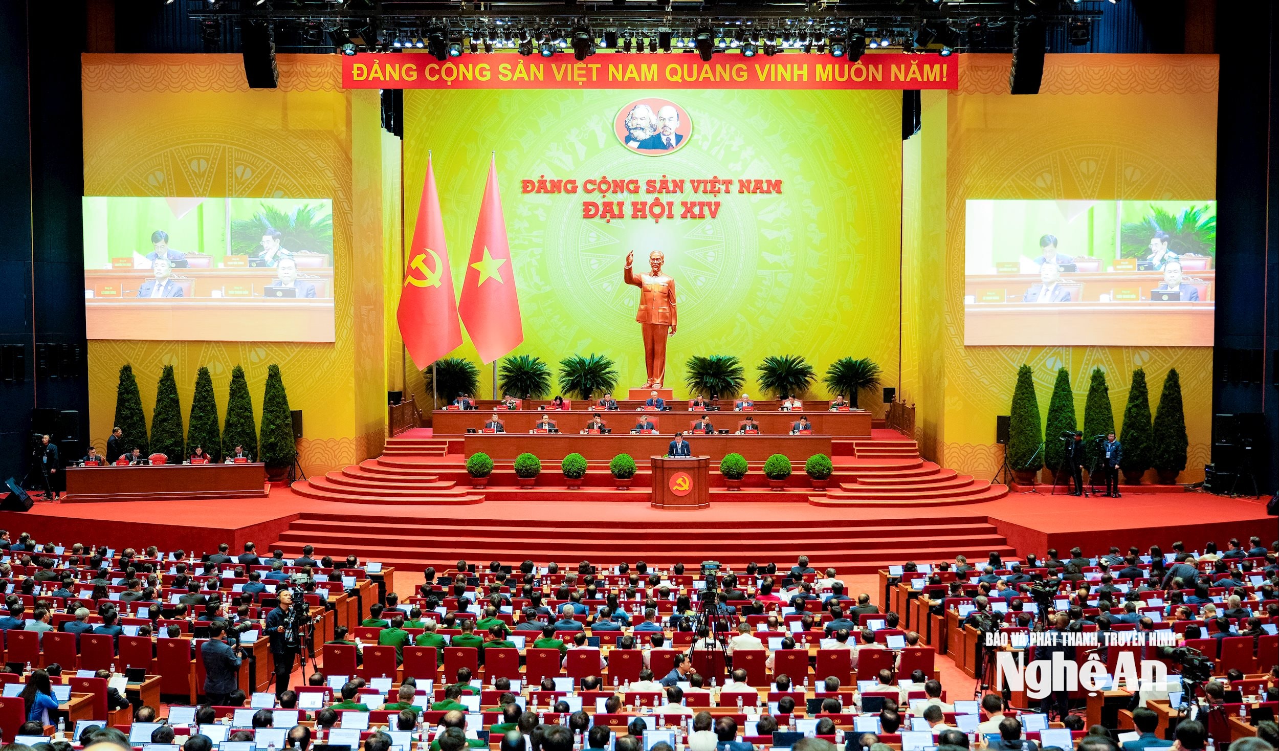 Đại hội XIV của Đảng tiến hành phiên thảo luận tại Hội trường về các mục tiêu, giải pháp phát triển đất nước trong kỷ nguyên mới