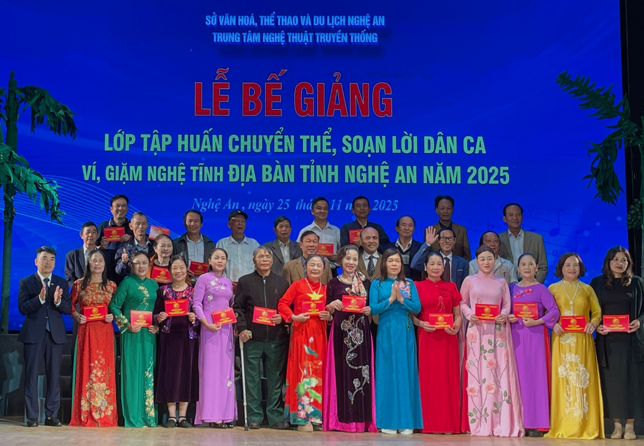 Bế giảng lớp Tập huấn chuyển thể, soạn lời dân ca Ví, Giặm Nghệ Tĩnh trên địa bàn tỉnh Nghệ An năm 2025