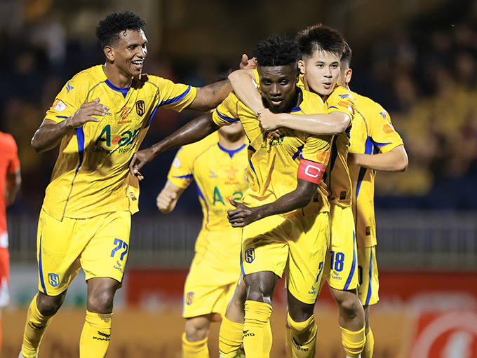 CLB Sông Lam Nghệ An mất điểm đáng tiếc trên sân Vinh