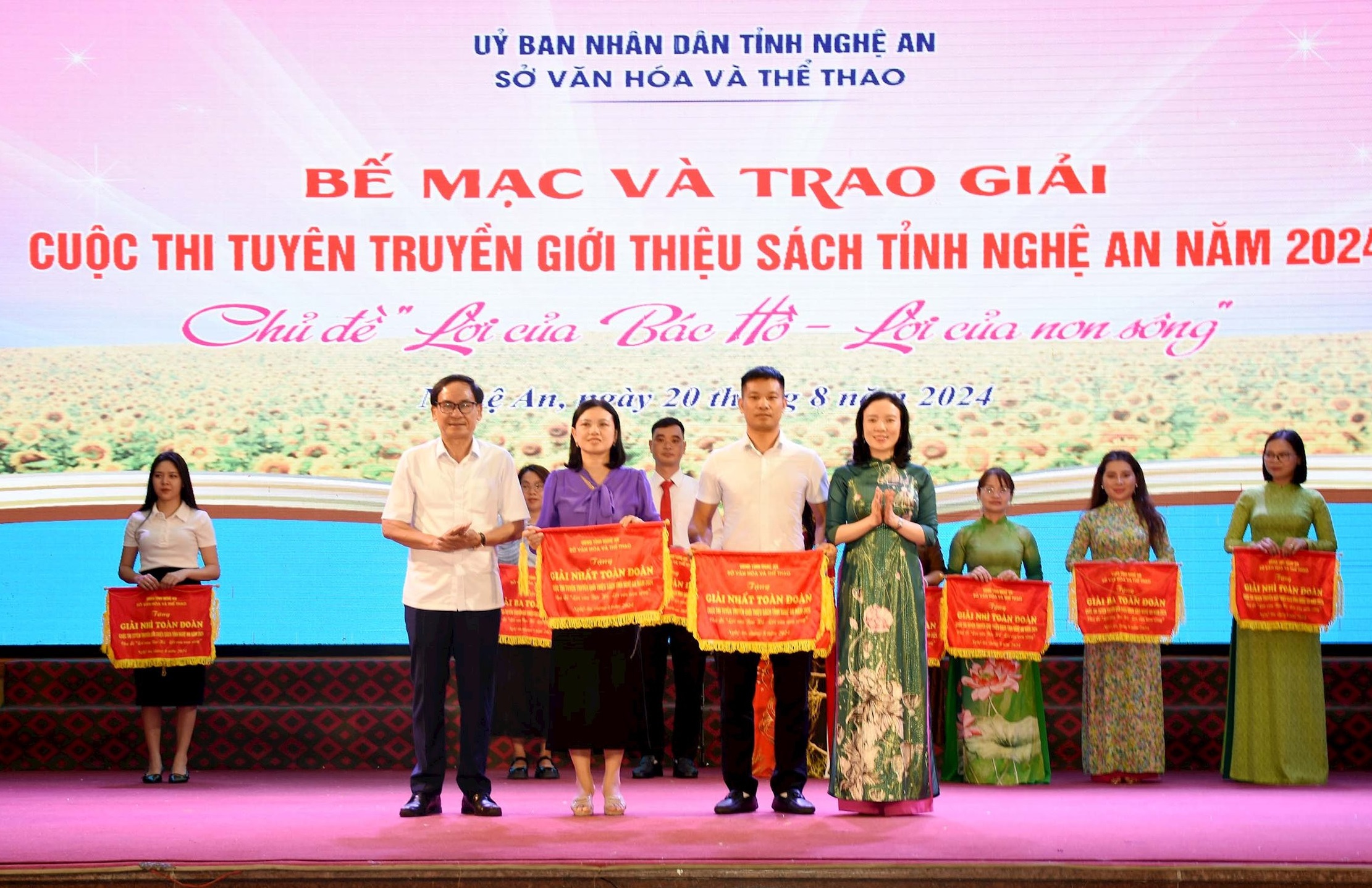 Bế mạc, trao giải Cuộc thi tuyên truyền giới thiệu sách tỉnh Nghệ An năm 2024