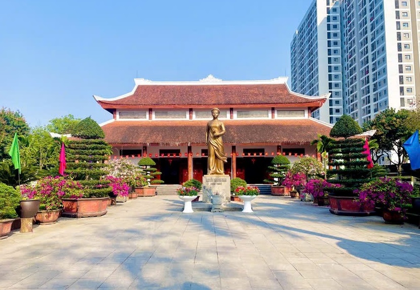 Trang trọng lễ dâng hoa, dâng hương kỷ niệm 116 năm ngày sinh của đồng chí Nguyễn Thị Minh Khai
