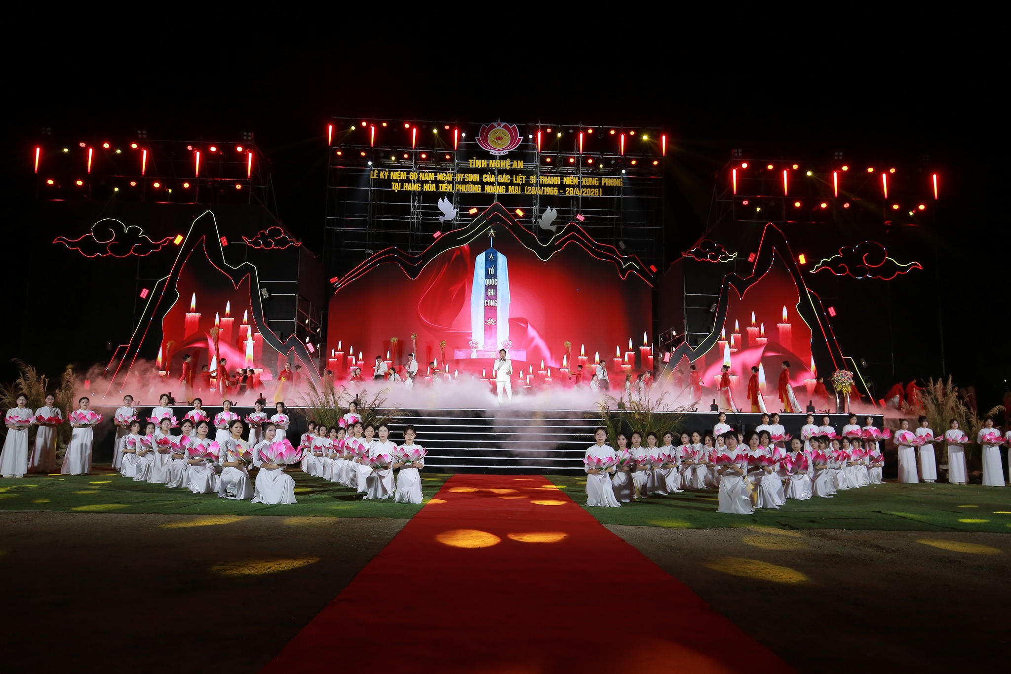 Xúc động Lễ kỷ niệm 60 năm Ngày hy sinh của các Liệt sĩ thanh niên xung phong tại Hang Hỏa Tiễn