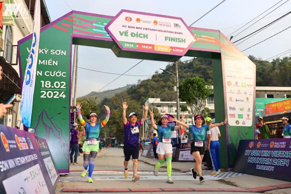 Hơn 800 vận động viên tham gia Giải Marathon "Ky Son Win Vietnam Moutain 2024" tại huyện Kỳ Sơn, tỉnh Nghệ An