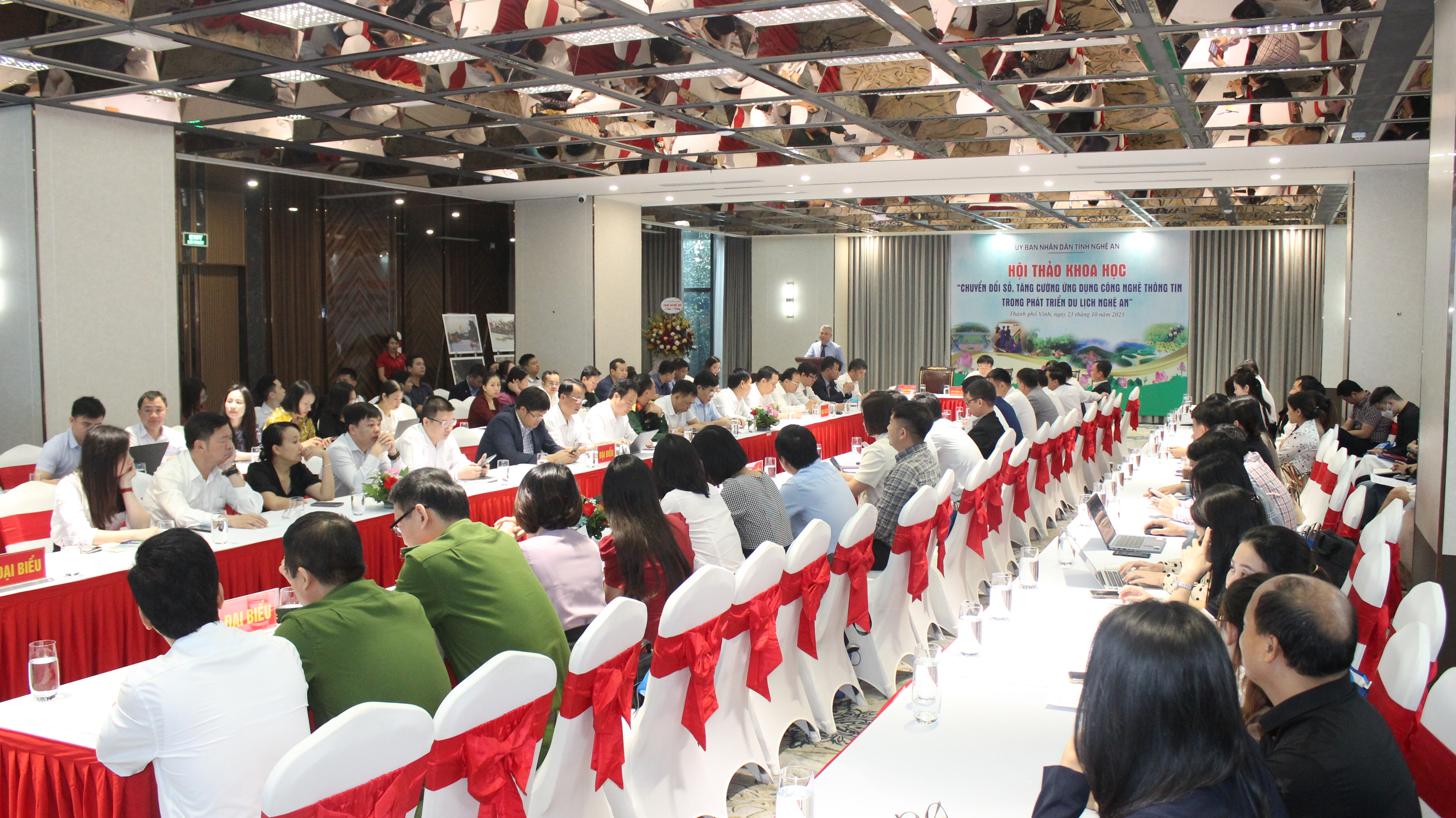 Hội thảo khoa học: "Chuyển đổi số, tăng cường ứng dụng công nghệ thông tin trong phát triển du lịch Nghệ An"