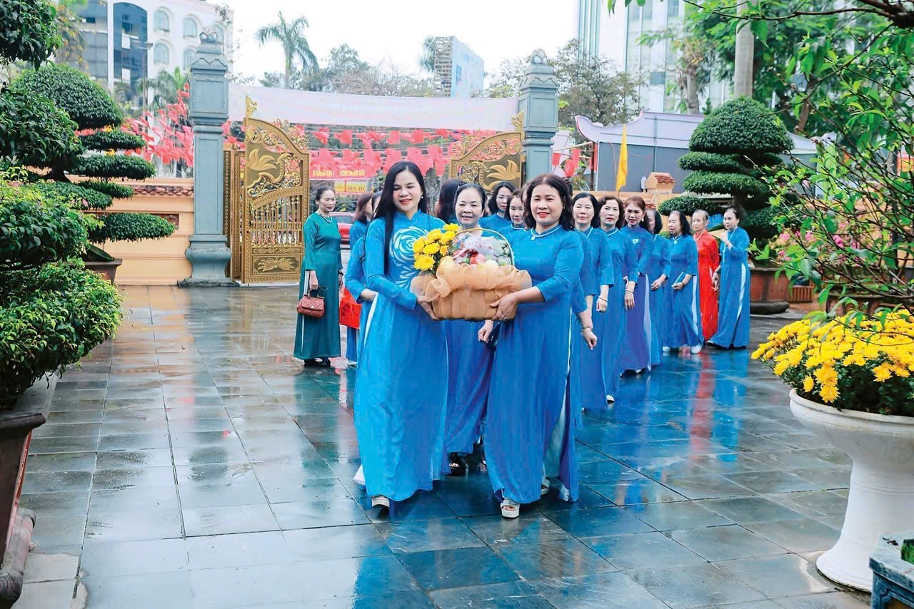 Phụ nữ Nghệ An dâng hương tưởng niệm nữ chiến sĩ cách mạng Nguyễn Thị Minh Khai nhân Ngày Quốc tế Phụ nữ 8/3