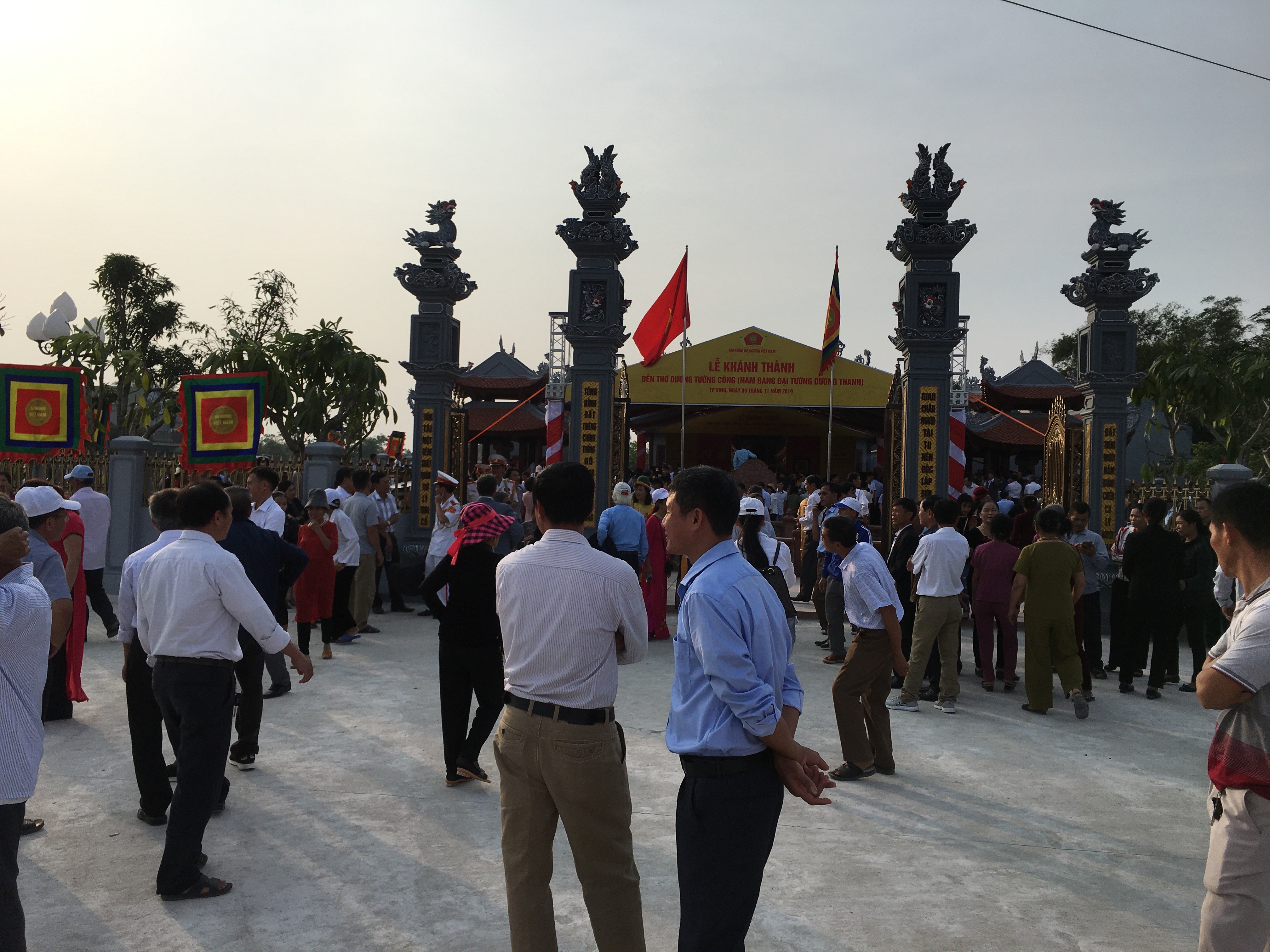 Hàng nghìn người về dự Lễ khánh thành Đền thờ Dương Tướng công