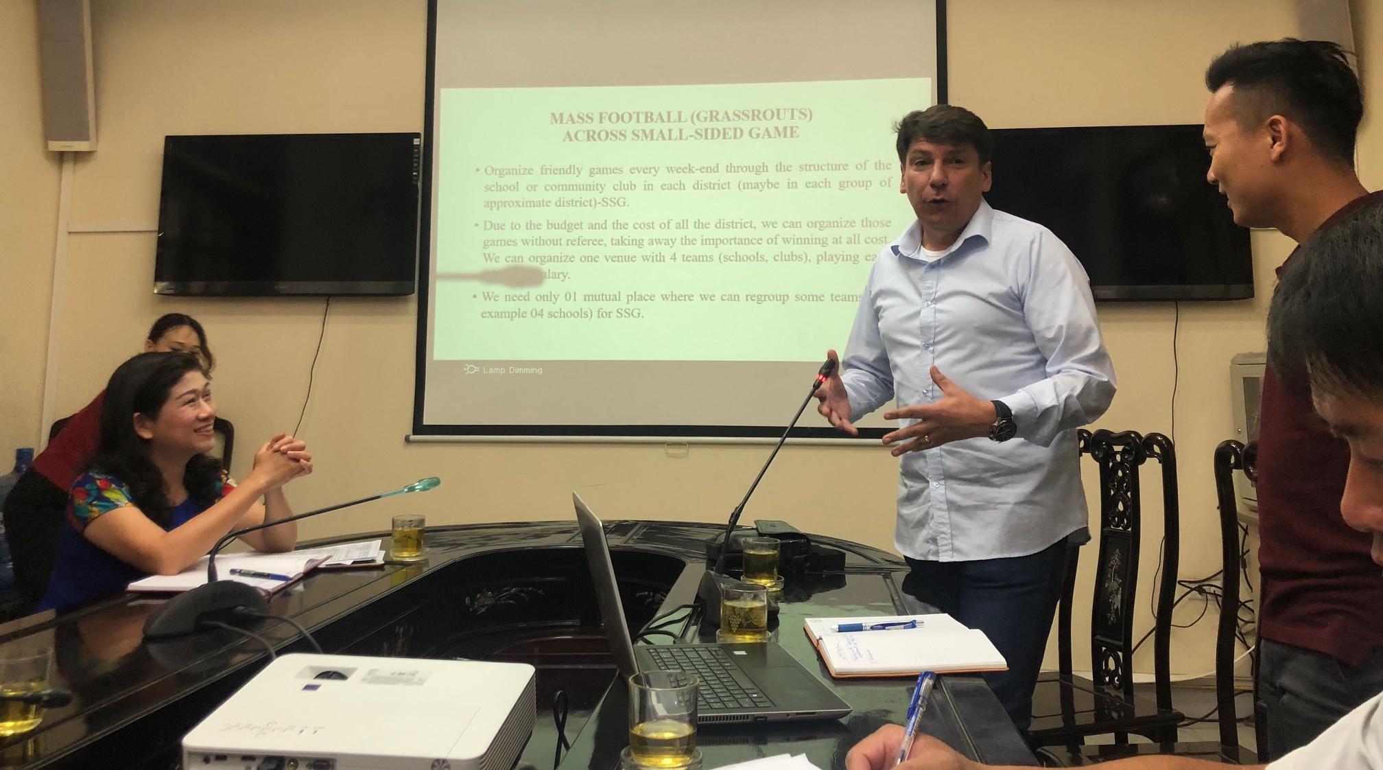 Nghệ An triển khai chương trình phát triển Bóng đá học đường.