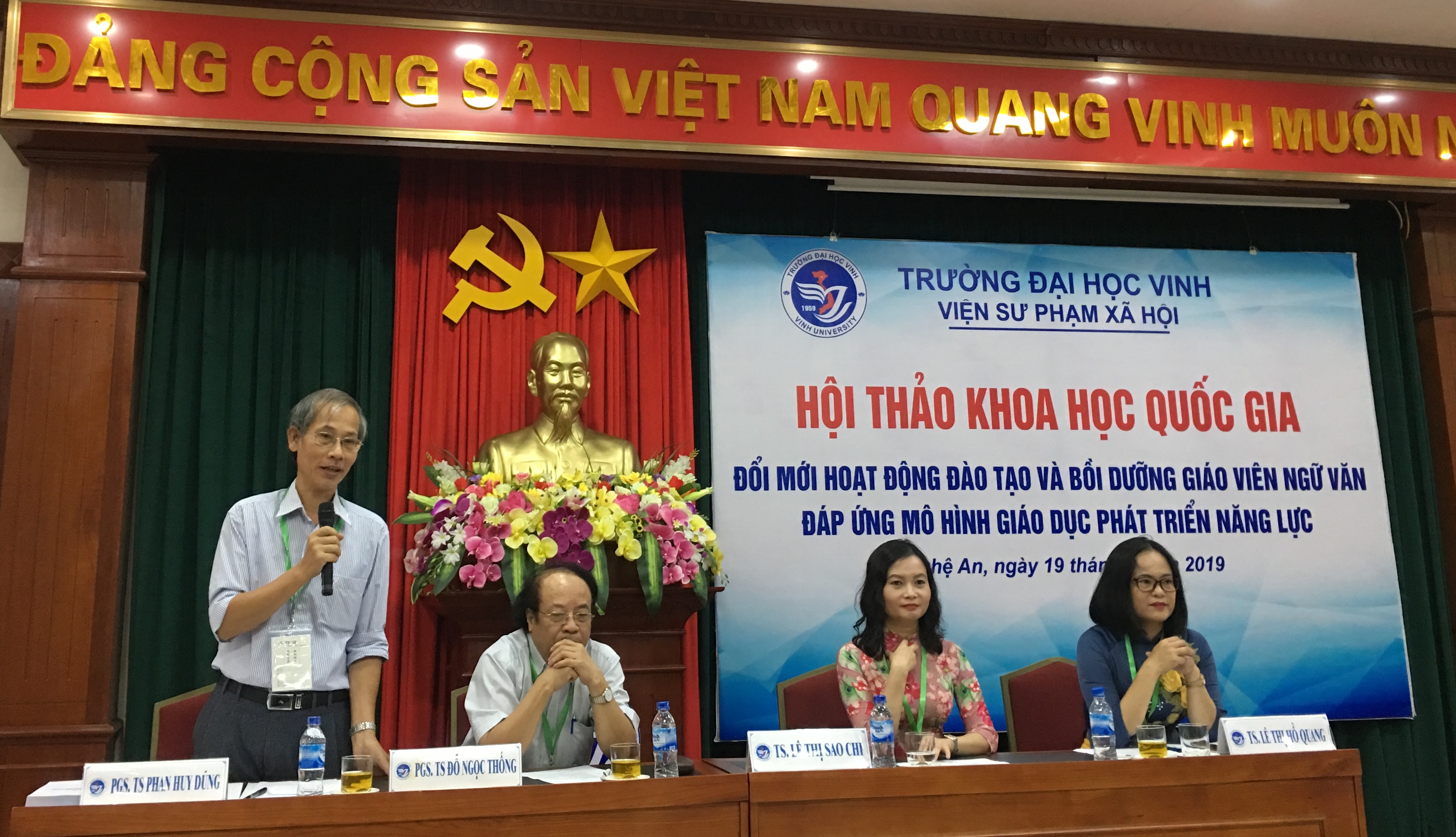 Hội thảo khoa học Quốc gia "Đổi mới hoạt động đào tạo và bồi dưỡng giáo viên Ngữ văn đáp ứng mô hình giáo dục phát triển năng lực"