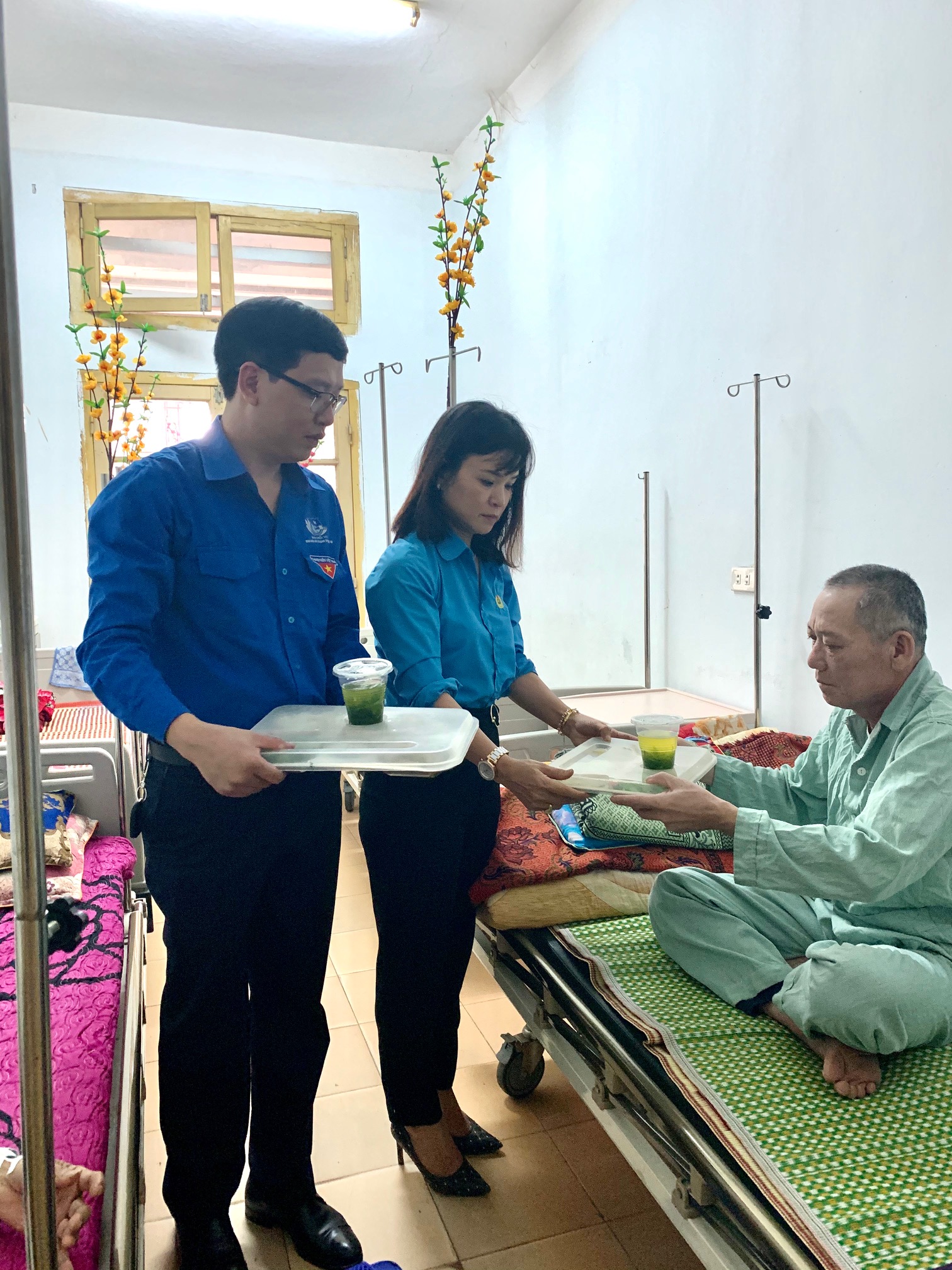 Sở Văn hóa và Thể thao tổ chức chương trình “Suất cơm nhân ái” tại Bệnh viện Ung bướu Nghệ An