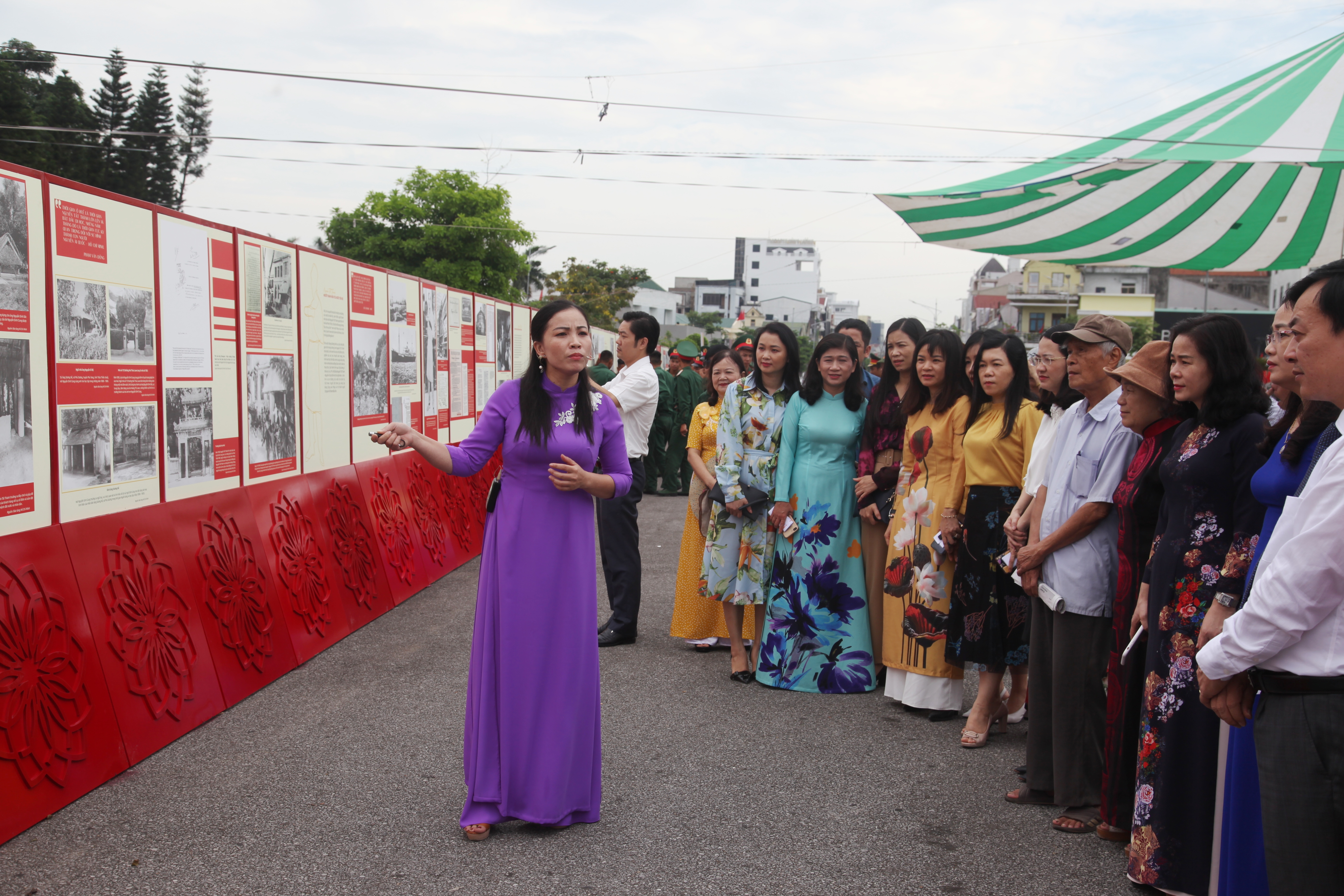 Trưng bày chyên đề “Hồ Chí Minh - Những nét phác họa chân dung”