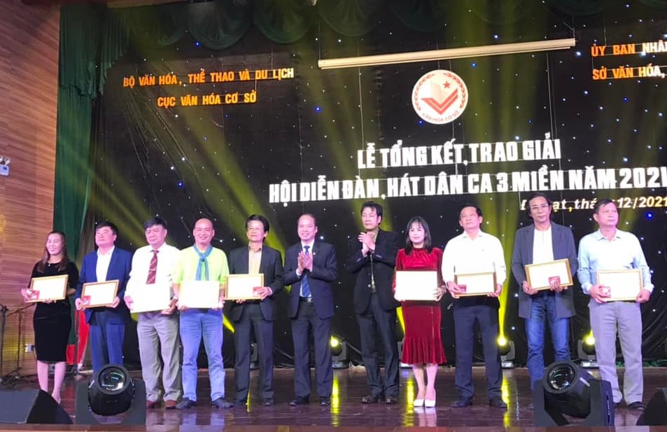 Trung tâm Văn hóa tỉnh Nghệ An đạt 1 Huy chương Vàng và 3 Huy chương Bạc tại Hội diễn Đàn và hát Dân ca 3 miền toàn quốc năm 2021