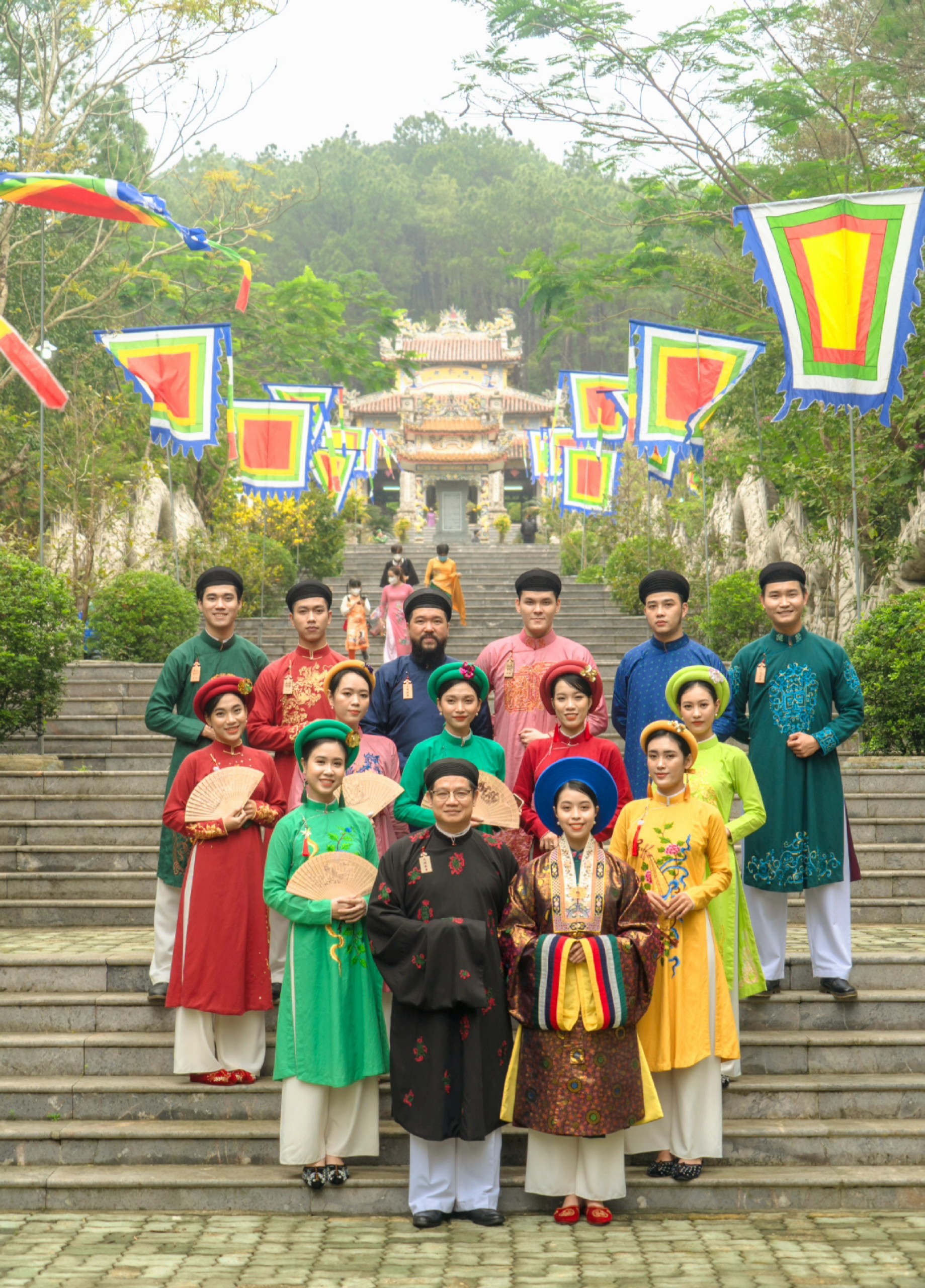 24.2 ao dai bui minh