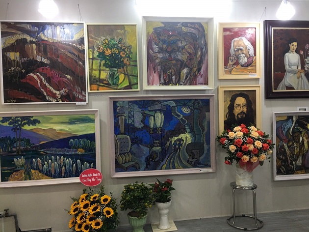 Họa sĩ Nguyễn Trọng Hiệp với Phòng tranh cá nhân đầu tiên ở Nghệ An.