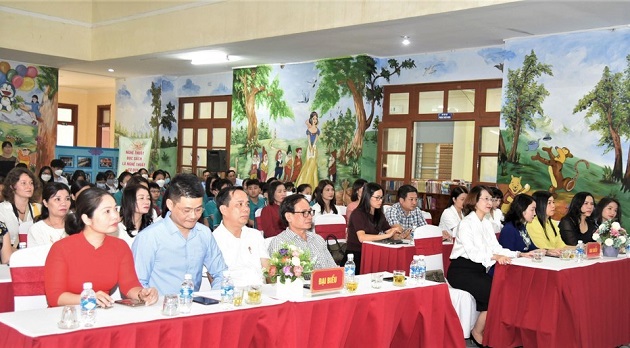 Khai trương không gian sách tiếng Pháp tại thư viện tỉnh Nghệ An