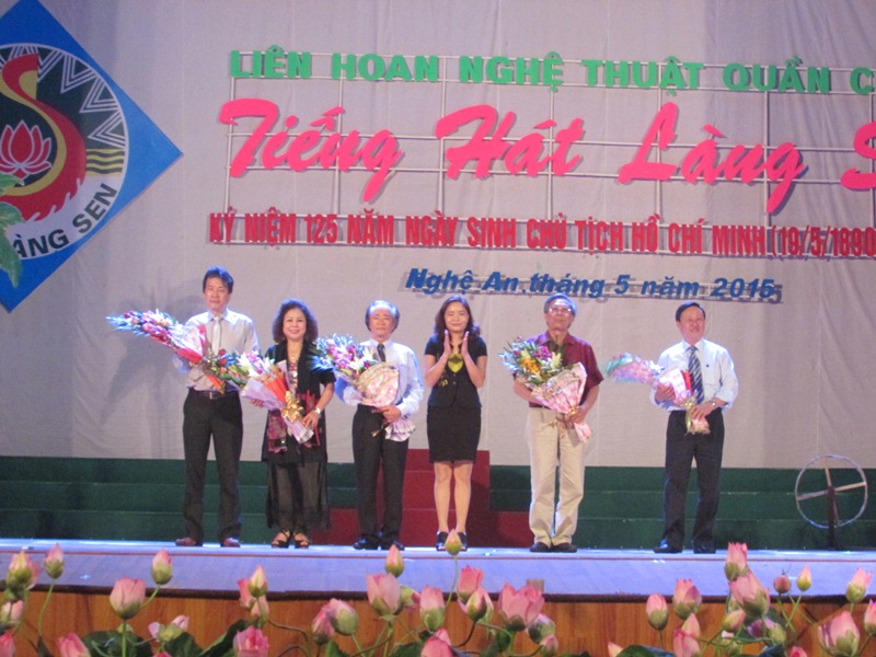 Khai mạc Liên hoan Tiếng hát Làng Sen 2015