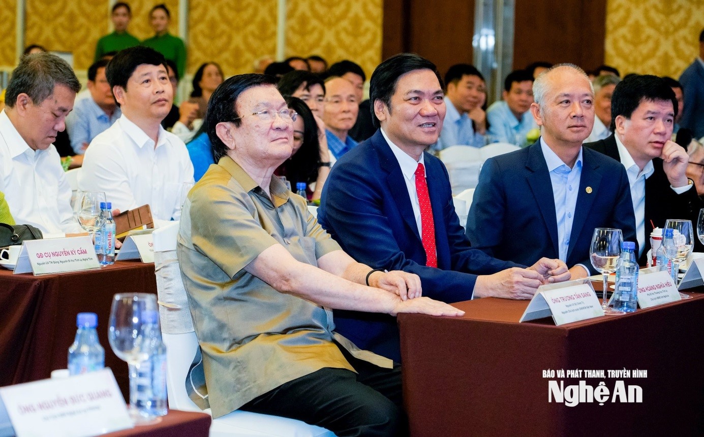 Lãnh đạo tỉnh Nghệ An gặp mặt Hội đồng hương phía Nam, thăm gia đình các bậc tiền bối cách mạng