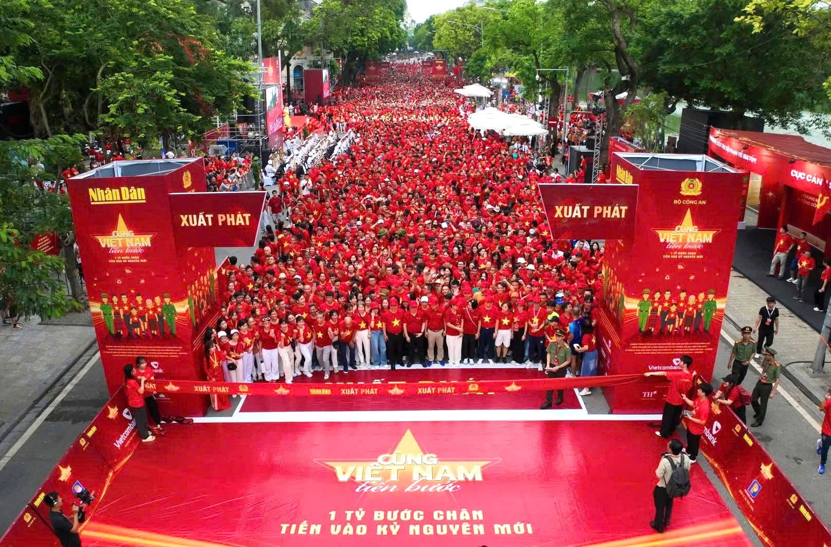 Một tỷ bước chân - Một dân tộc tiến lên