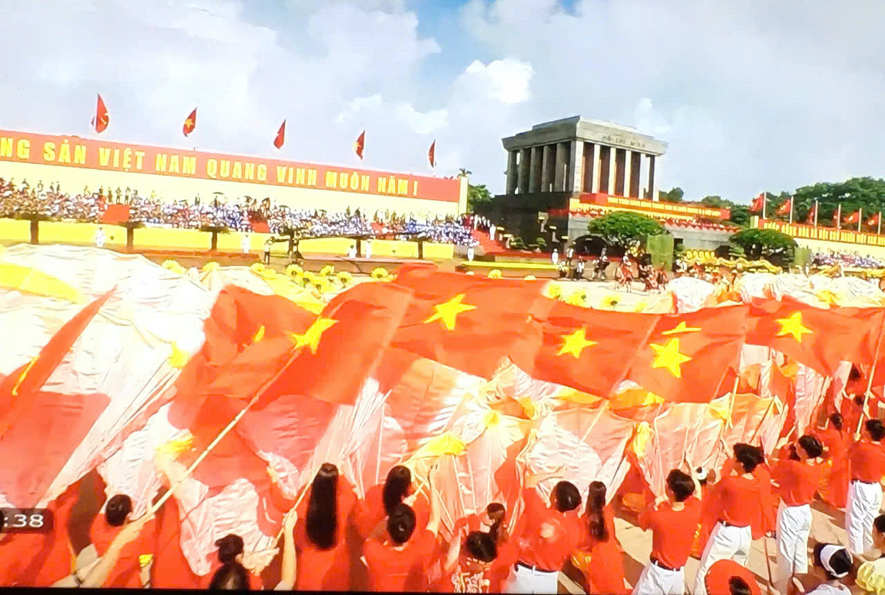 "Cờ in máu chiến thắng mang hồn nước"