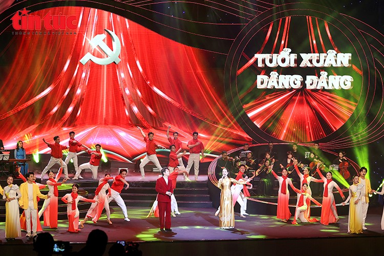 Lan tỏa niềm tin với Đảng qua chương trình nghệ thuật “Với Đảng vẹn toàn niềm tin yêu”