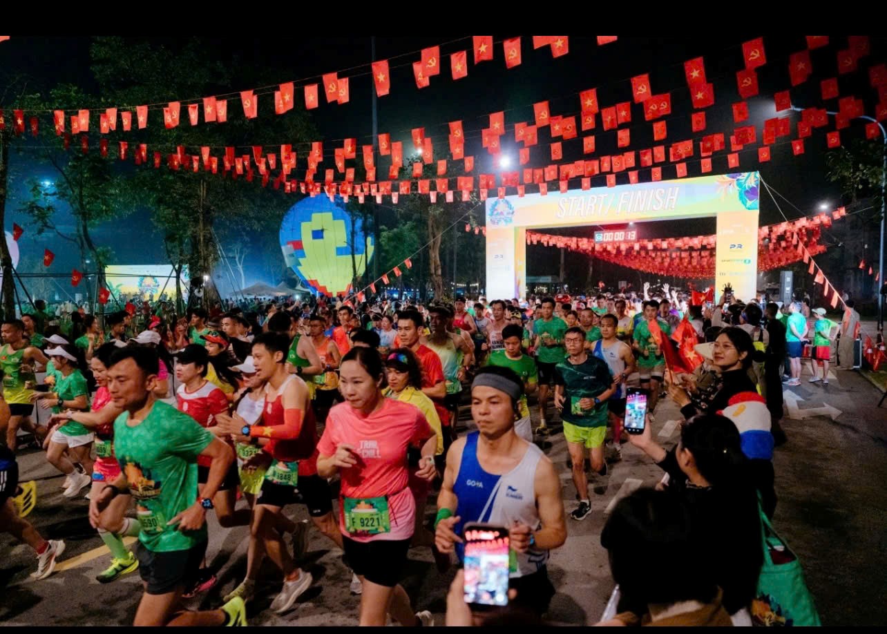 Hàng nghìn runner hội tụ tại Eco Central Park Marathon 2026