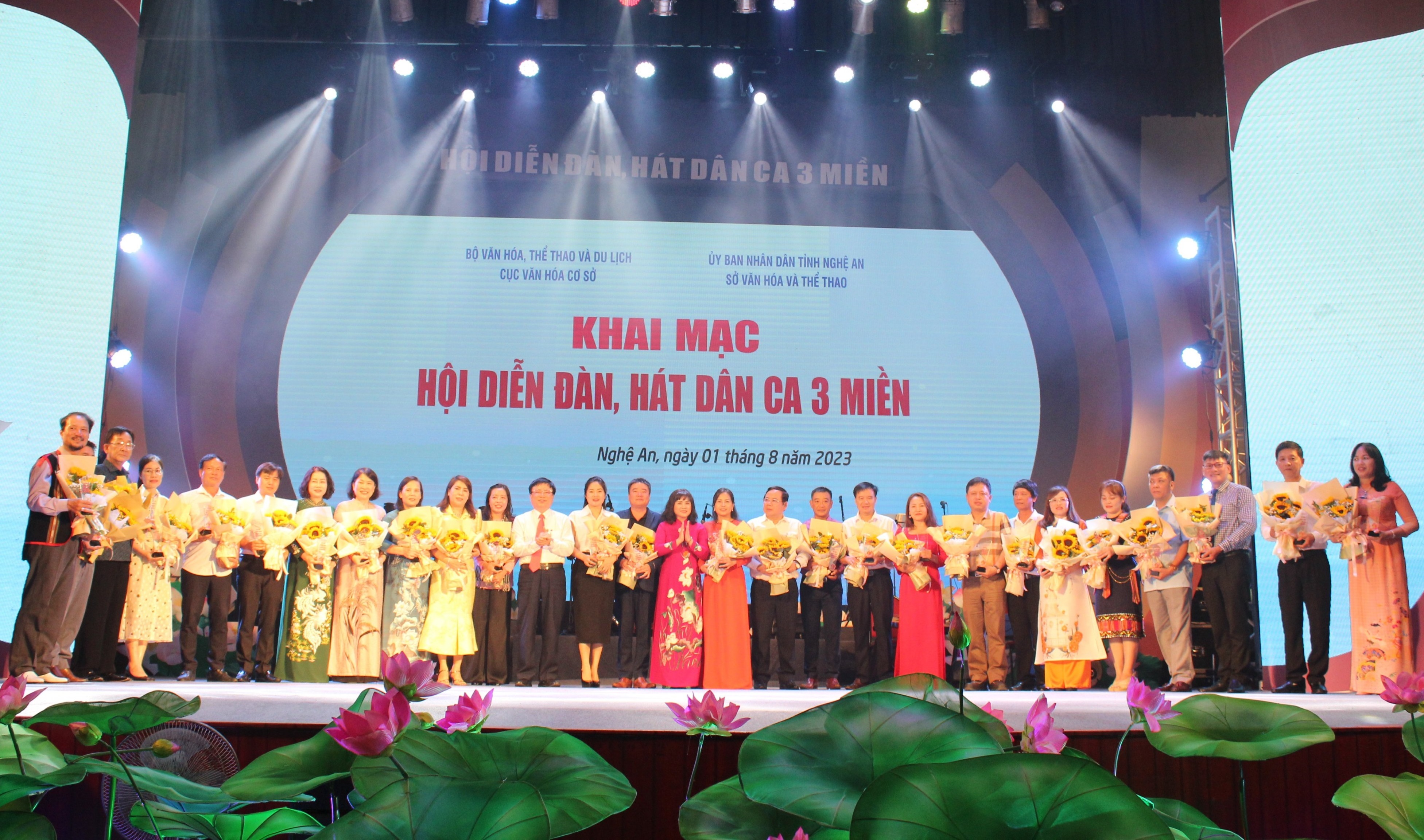 Gần 1.000 nghệ nhân, diễn viên tham gia Hội diễn Đàn, Hát dân ca 3 miền tại Nghệ An
