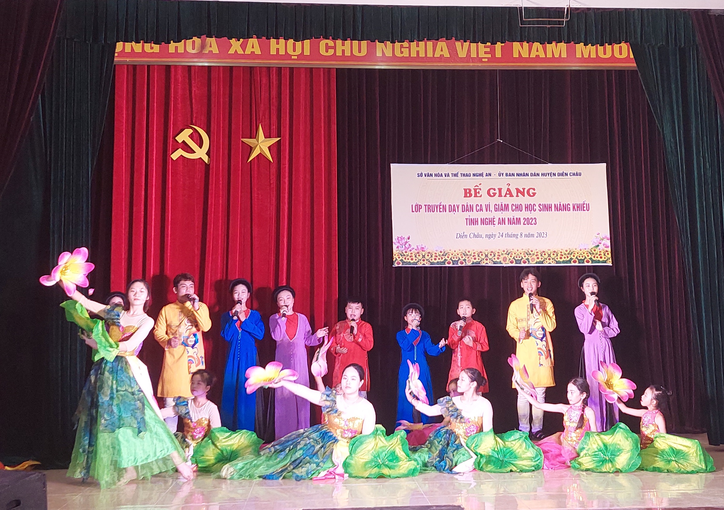 Bế giảng lớp truyền dạy Dân ca Ví, Giặm Nghệ Tĩnh tại Diễn Châu