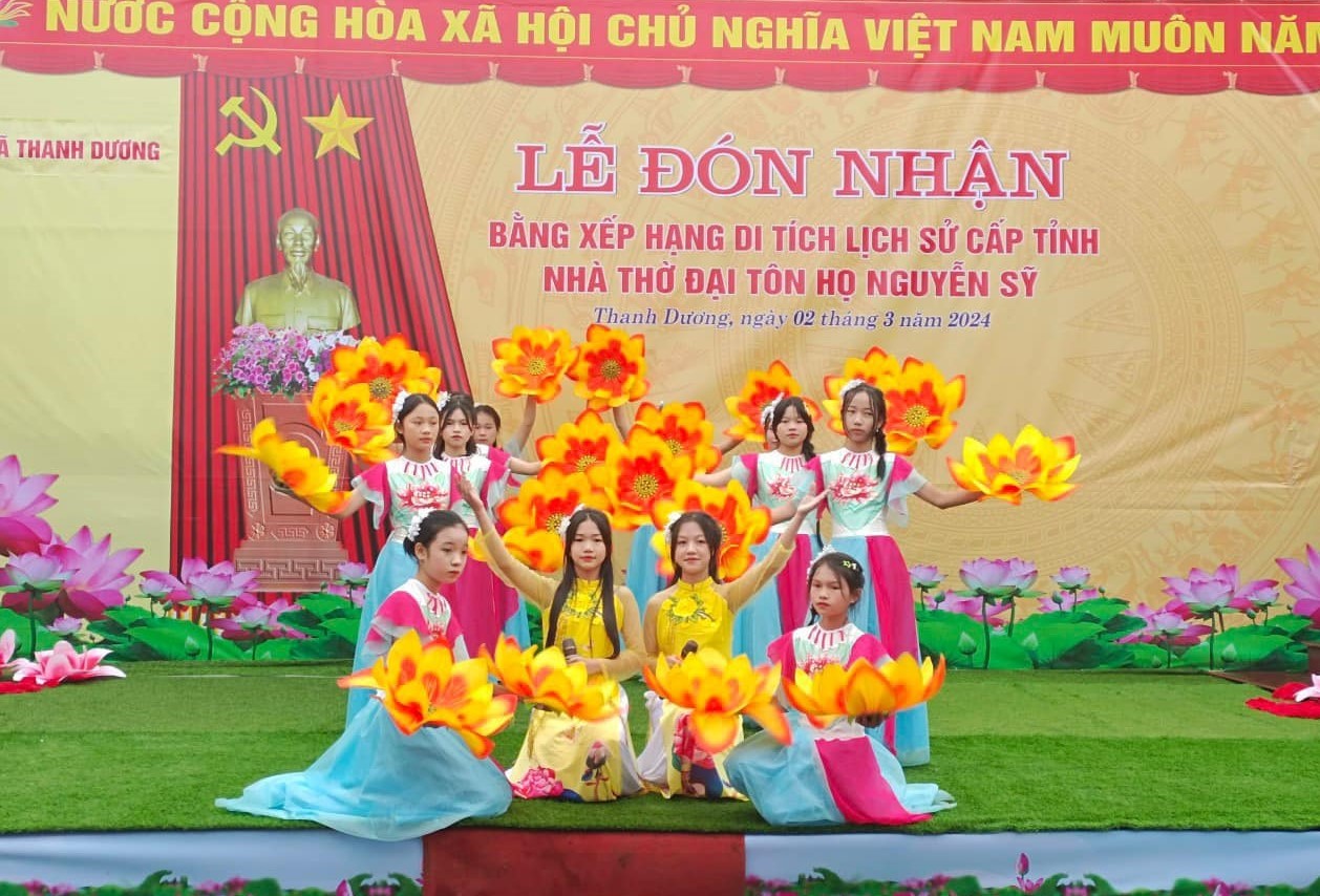 Huyện Thanh Chương: Nhà thờ họ Nguyễn Hữu, xã Thanh Dương đón nhận bằng di tích lịch sử cấp tỉnh.